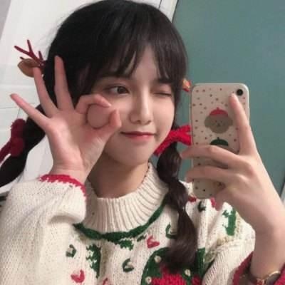温柔真人女生拿手机微信头像分享 女生头像 第7张