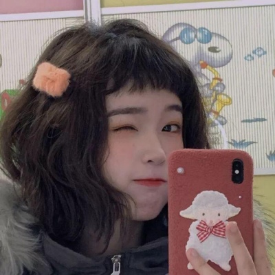 温柔真人女生拿手机微信头像分享 女生头像 第5张
