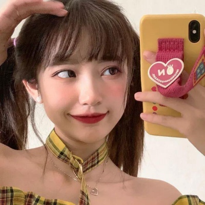 温柔真人女生拿手机微信头像分享 女生头像 第2张