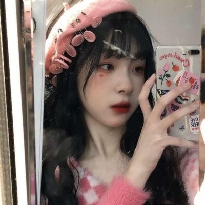 温柔真人女生拿手机微信头像分享 女生头像 第6张