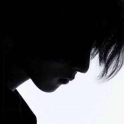 低头伤感情侣一男一女生头像图片,画面感满满