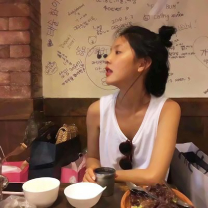 😍简单干净的真人微信女头像来喽  女生头像 第10张
