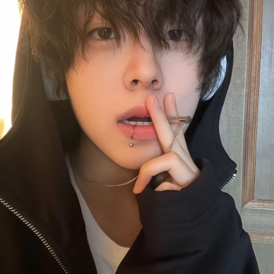 ins高级感小众不撞款的质感男头精选 男生头像 第5张 ins高级感小众不撞款的质感男头精选 男生头像 第5张
