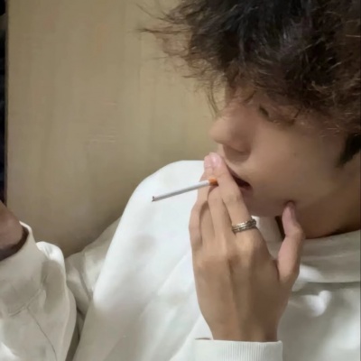 氛围感十足的小众ins风男生头像推荐 男生头像 第9张 氛围感十足的小众ins风男生头像推荐 男生头像 第9张