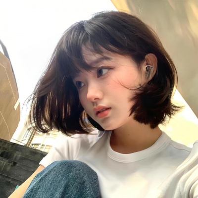 2025女生短发头像，甜美酷飒值得拥有 女生头像 第7张