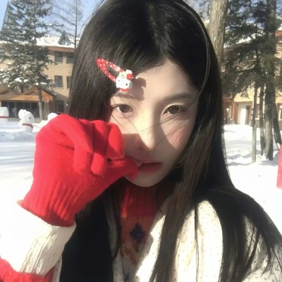 被美哭!氛围感拉满的冬日唯美女生头像 女生头像 第9张 被美哭!氛围感拉满的冬日唯美女生头像 女生头像 第9张