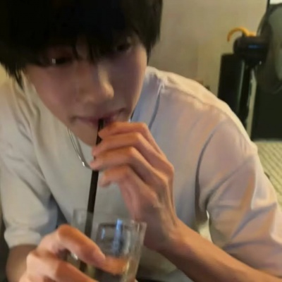 氛围感十足的小众ins风男生头像推荐 男生头像 第2张 氛围感十足的小众ins风男生头像推荐 男生头像 第2张