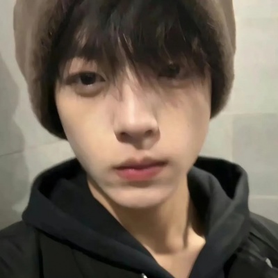  狠狠心动！ins氛围感真人男生头像来袭 男生头像 第1张
