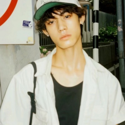 狠狠心动！Ins氛围感小众男生头像来袭 男生头像 第4张