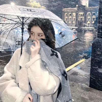 氛围感直接拉满的自由感女生头像 女生头像 第9张 氛围感直接拉满的自由感女生头像 女生头像 第9张