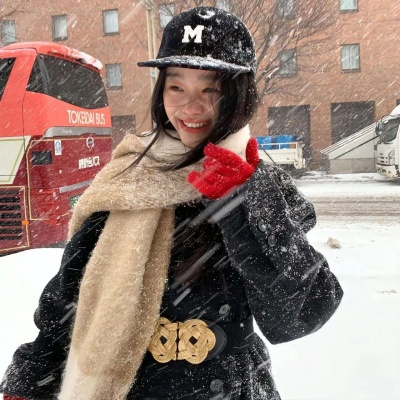 氛围感拉满的下雪女生头像,爱了 女生头像 第2张 氛围感拉满的下雪女生头像,爱了 女生头像 第2张