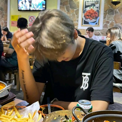 男生氛围感高级头像真人，帅哥们必看！ 男生头像 第6张