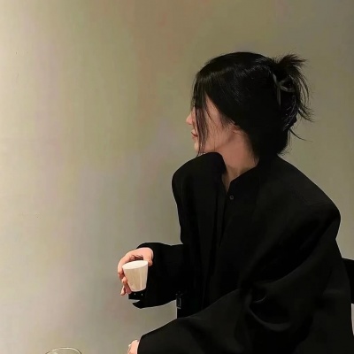 狠狠心动!暗色系高冷慵懒女头来袭 女生头像 第6张 狠狠心动!暗色系高冷慵懒女头来袭 女生头像 第6张