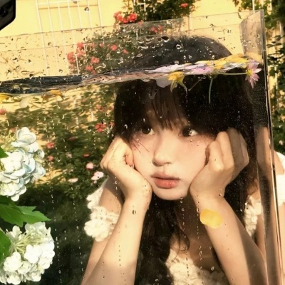 氛围感拉满的模糊女头，太好看啦 女生头像 第1张
