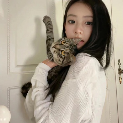 纯欲风抱猫女生头像,萌化你的心! 女生头像 第6张 纯欲风抱猫女生头像,萌化你的心! 女生头像 第6张