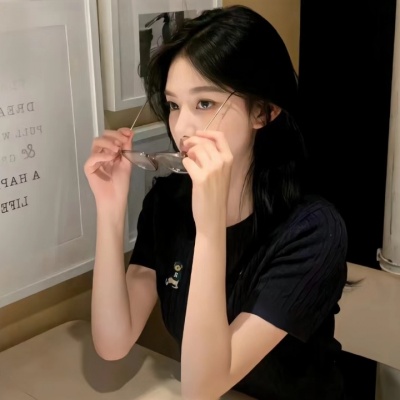 被问无数次的气质简约小众女生头像 女生头像 第1张 被问无数次的气质简约小众女生头像 女生头像 第1张