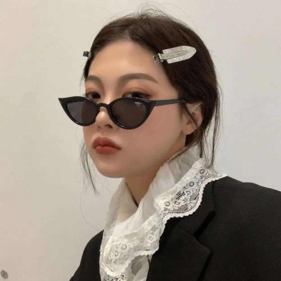 酷女孩必备!ins风个性超酷戴眼镜女生头像来啦 女生头像 第5张 酷女孩必备!ins风个性超酷戴眼镜女生头像来啦 女生头像 第5张