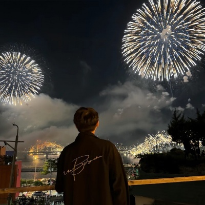 2025爆款氛围感男生背影头像 男生头像 第7张 2025爆款氛围感男生背影头像 男生头像 第7张