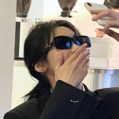 酷女孩必备!ins风个性超酷戴眼镜女生头像来啦 女生头像 第8张 酷女孩必备!ins风个性超酷戴眼镜女生头像来啦 女生头像 第8张