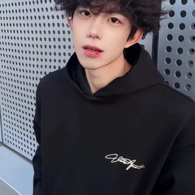 2025最新的ins小众男生头像来啦! 男生头像 第8张 2025最新的ins小众男生头像来啦! 男生头像 第8张