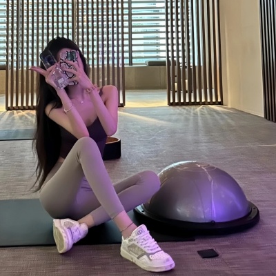 简约ins气质拉满的小众高级温柔风女生头像分享 女生头像 第9张 简约ins气质拉满的小众高级温柔风女生头像分享 女生头像 第9张