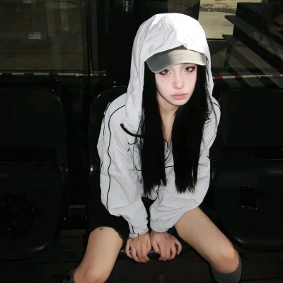 酷飒来袭！自由感高冷女生头像推荐 女生头像 第2张