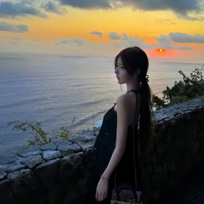 高级感爆棚的私藏小众氛围感女生头像合集 女生头像 第8张