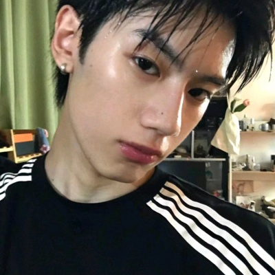 男生氛围感高级头像真人，帅哥们必看！ 男生头像 第3张