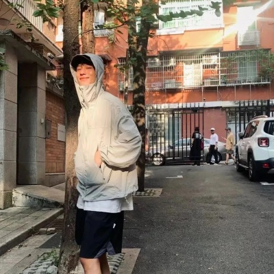 被帅晕!最新ins高级质感男生头像来袭 男生头像 第9张 被帅晕!最新ins高级质感男生头像来袭 男生头像 第9张