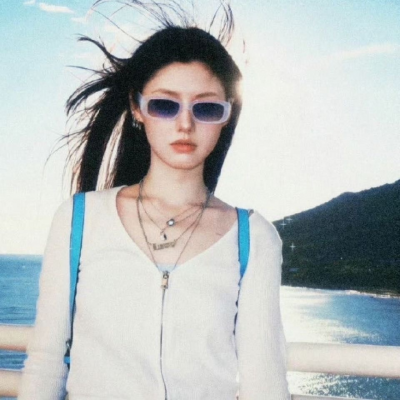 蓝色系氛围感唯美女生头像精选,ins风满满小众高级感 女生头像 第8张 蓝色系氛围感唯美女生头像精选,ins风满满小众高级感 女生头像 第8张