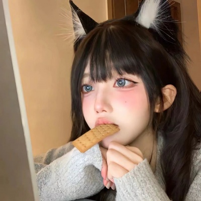 纯欲风抱猫女生头像,萌化你的心! 女生头像 第8张 纯欲风抱猫女生头像,萌化你的心! 女生头像 第8张