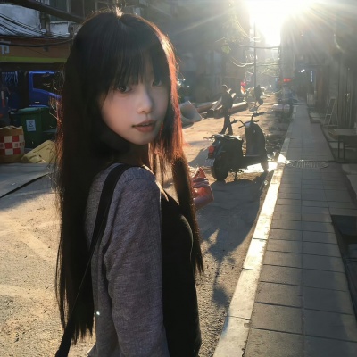 慵懒冷淡风女生头像，狠狠心动 女生头像 第1张
