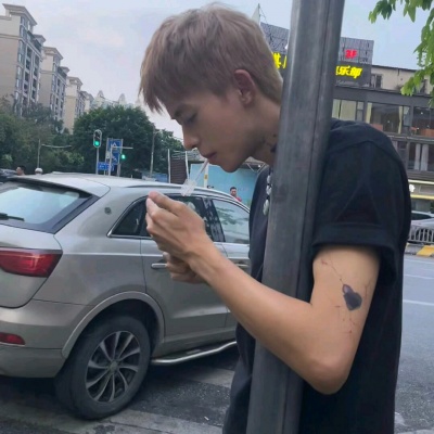 男生氛围感高级头像真人，帅哥们必看！ 男生头像 第1张