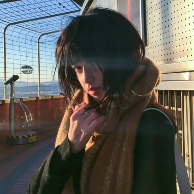 氛围感拉满!旧滤镜下的唯美女生头像 女生头像 第4张 氛围感拉满!旧滤镜下的唯美女生头像 女生头像 第4张
