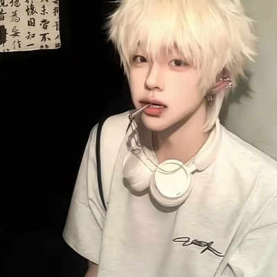 被追问无数次的小众男生照片头像来啦 男生头像 第1张