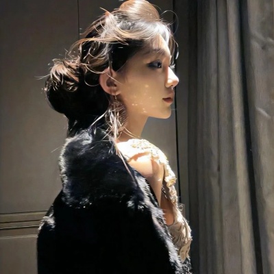 被狠狠拿捏的慵懒高级女头 女生头像 第3张