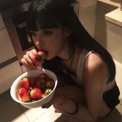 绝了!高冷慵懒风女生头像来袭 女生头像 第10张 绝了!高冷慵懒风女生头像来袭 女生头像 第10张
