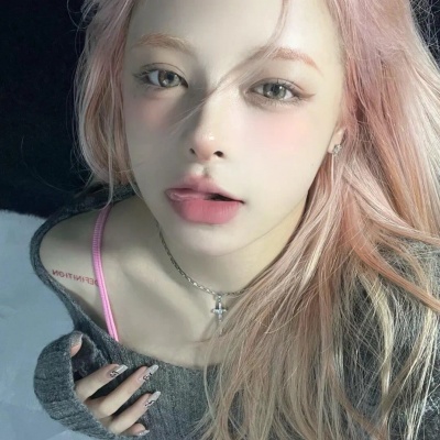 氛围感拉满的高级感女生头像 女生头像 第4张