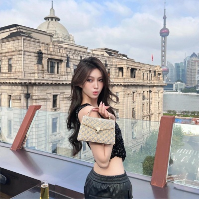 时尚大气女头来袭，美到犯规！ 女生头像 第8张