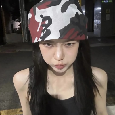 被狠狠拿捏的慵懒高级女头 女生头像 第1张