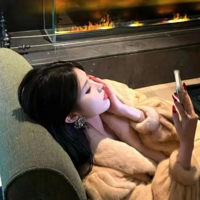 慵懒气质女生头像推荐，氛围感拉满 女生头像 第7张