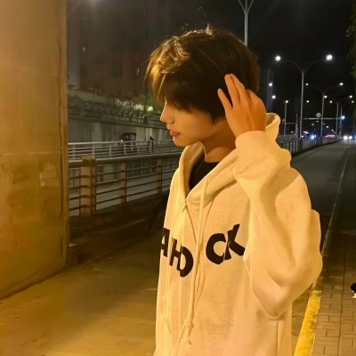 氛围感十足的优质帅气男生头像推荐 男生头像 第9张 氛围感十足的优质帅气男生头像推荐 男生头像 第9张