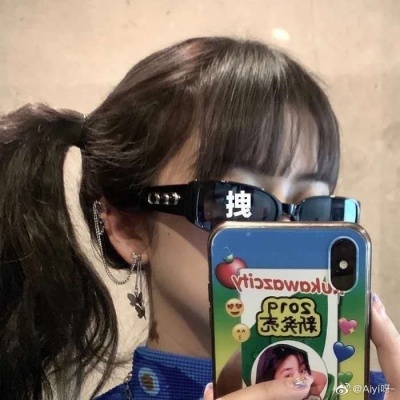 酷女孩必备!ins风个性超酷戴眼镜女生头像来啦 女生头像 第3张 酷女孩必备!ins风个性超酷戴眼镜女生头像来啦 女生头像 第3张