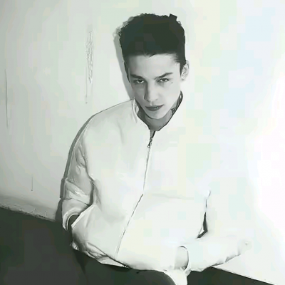 INS欧美高级男头,秒变潮流型男必备 男生头像 第10张 INS欧美高级男头,秒变潮流型男必备 男生头像 第10张