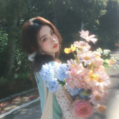 唯美抱花女生头像🌸美得不像话 女生头像 第7张 唯美抱花女生头像🌸美得不像话 女生头像 第7张