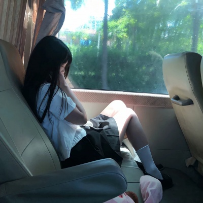 被问爆的ins氛围感闺蜜头像来啦 女生头像 第6张