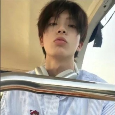 狠狠心动！高质量ins氛围感男生头像推荐 男生头像 第9张