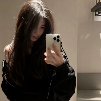 被问爆的ins氛围感闺蜜头像来啦 女生头像 第3张