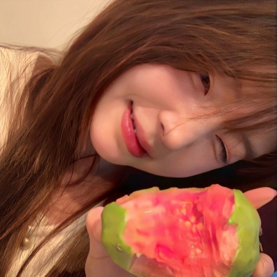 萌炸啦!吃东西的可爱女生头像🥰 女生头像 第10张 萌炸啦!吃东西的可爱女生头像🥰 女生头像 第10张