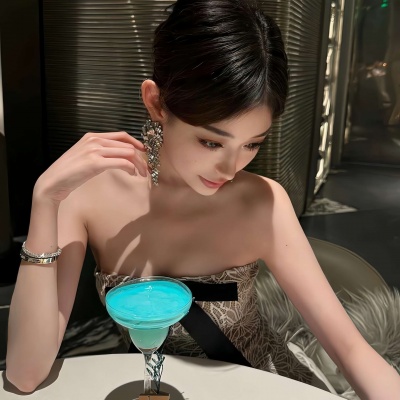 被狠狠拿捏!贵气多金气质女生头像来啦✨ 女生头像 第4张 被狠狠拿捏!贵气多金气质女生头像来啦✨ 女生头像 第4张